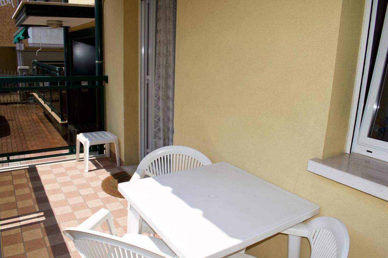 App4Rent - Villa Mimosa - Family Apartment Lido di Jesolo Kültér fotó